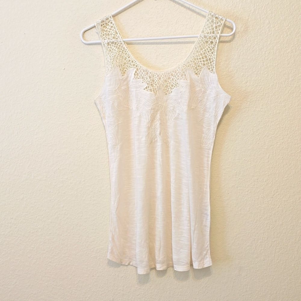 LACE/EMBROIDERED TANK TO SIZE SMALL.